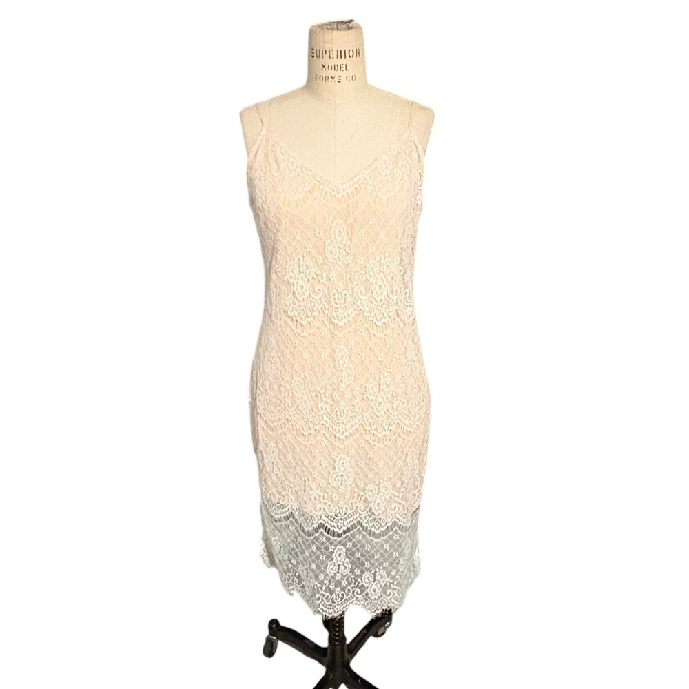 Forever 21 Womens Peach Floral Lace Dress V-Neck Sleeveless‎ Size L Coquette